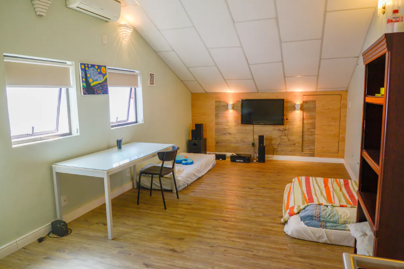 WV Foto do imóvel - https://wvassessoriaimobiliaria.com/wp-content/uploads/2025/07/2023-08-11-18_01_41-Quarto-em-casa-Ambiente-tranquilo-e-descontraido-em-Parque-Renato-Maia-Sao-Pa.png